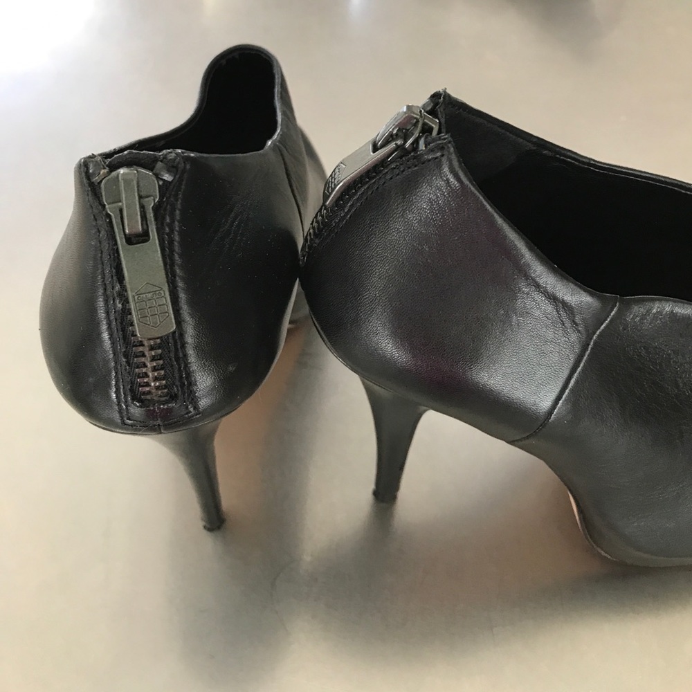 ✨HP✨VINCE CAMUTO Worn Once Gorgeous Jerrell Leather Shooties/Booties - Picture 3 of 5